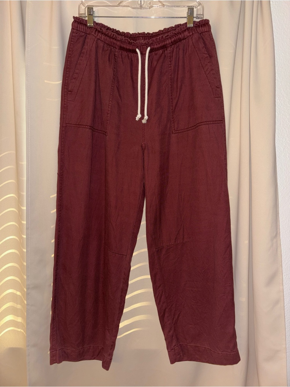 Women’s Large Relaxed Drawstring Pants in Burgundy